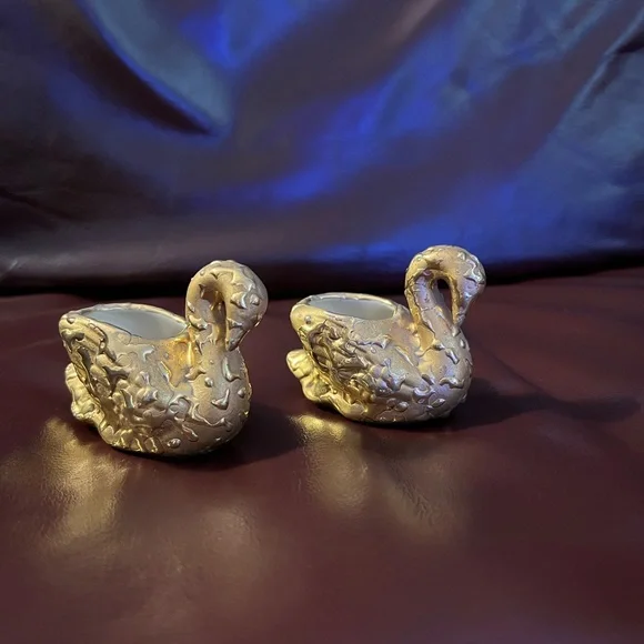 Vintage Set of Decorated 22K bright Gold 2.5” Swans Figurines - Picture 5 of 10